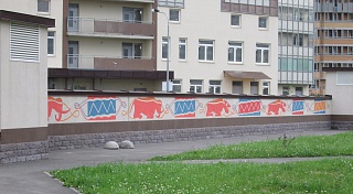 Представители ОНФ в Ленинградской области помогли жителям Мурино украсить свой дом граффити